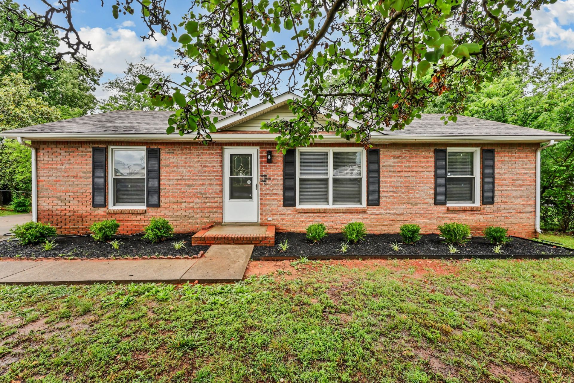 1480 Sunshine Dr, Clarksville, TN 37042 Main Photo