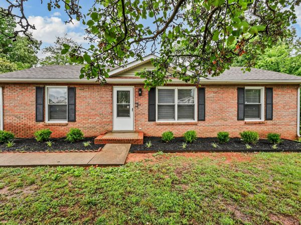 1480 Sunshine Dr, Clarksville, TN 37042