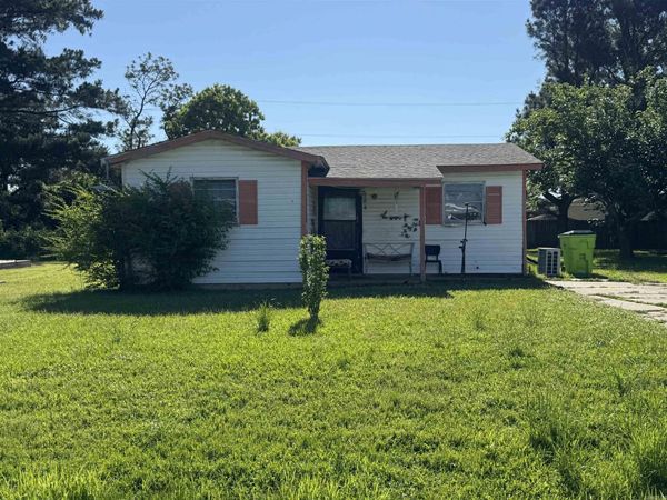1813 S Vine Street , Stuttgart, AR 72160
