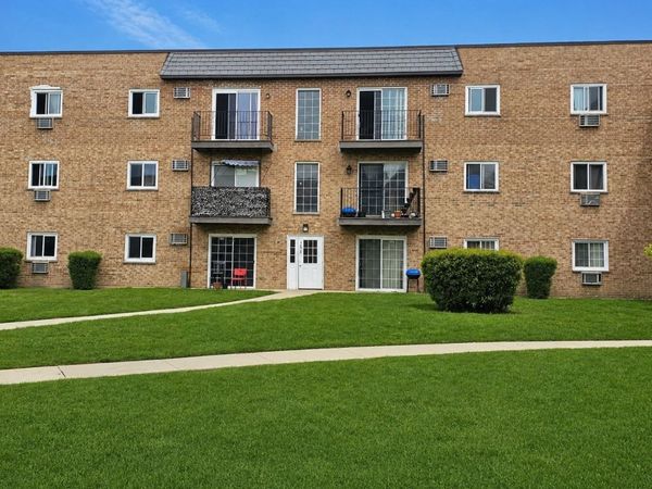 155 W Elk Trail , Unit 354, Carol Stream, IL 60188