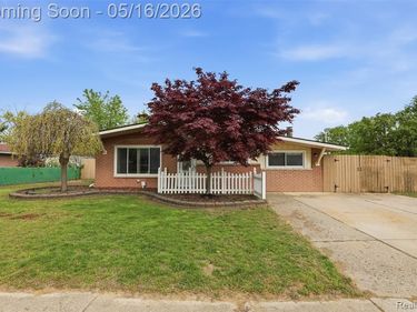245 Darwin Street, Westland, MI 48186
