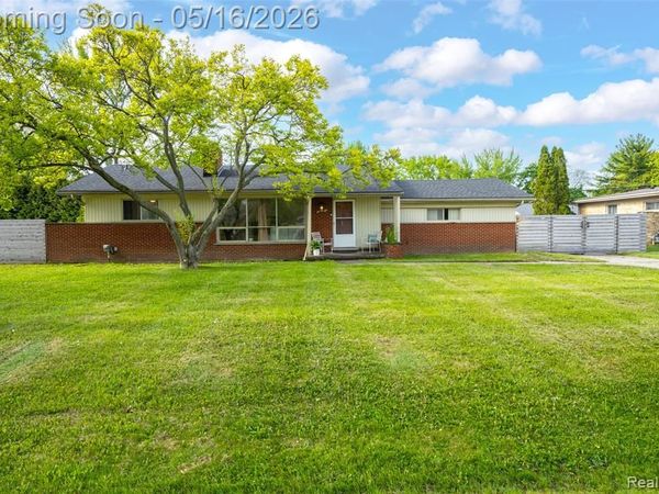 31821 Wayburn Street, Farmington Hills, MI 48334