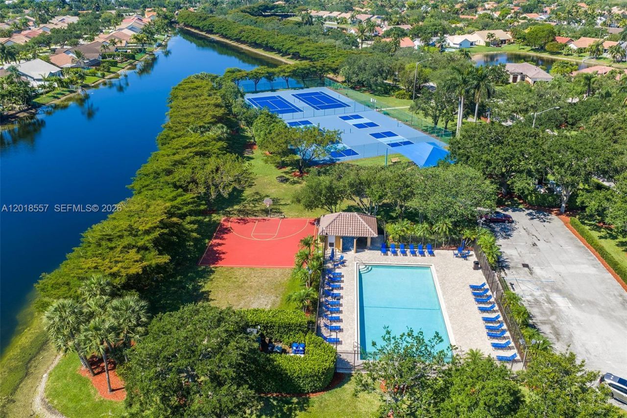 1170 NW 166th Ave, Pembroke Pines, FL 33028 Photo