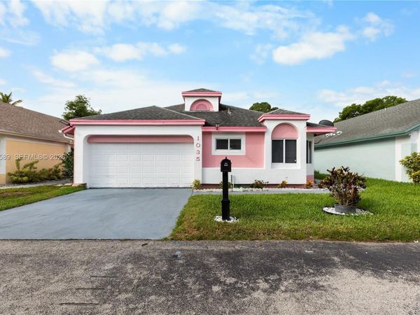 1035 W Jasmine Ln , North Lauderdale, FL 33068