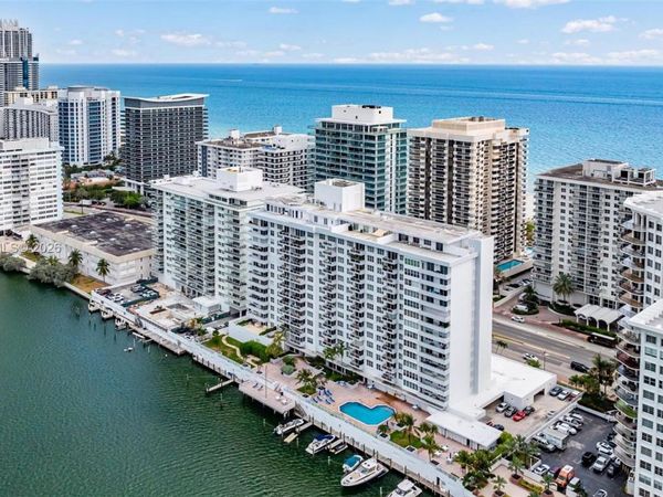 5700 Collins Ave , Unit 7J, Miami Beach, FL 33140
