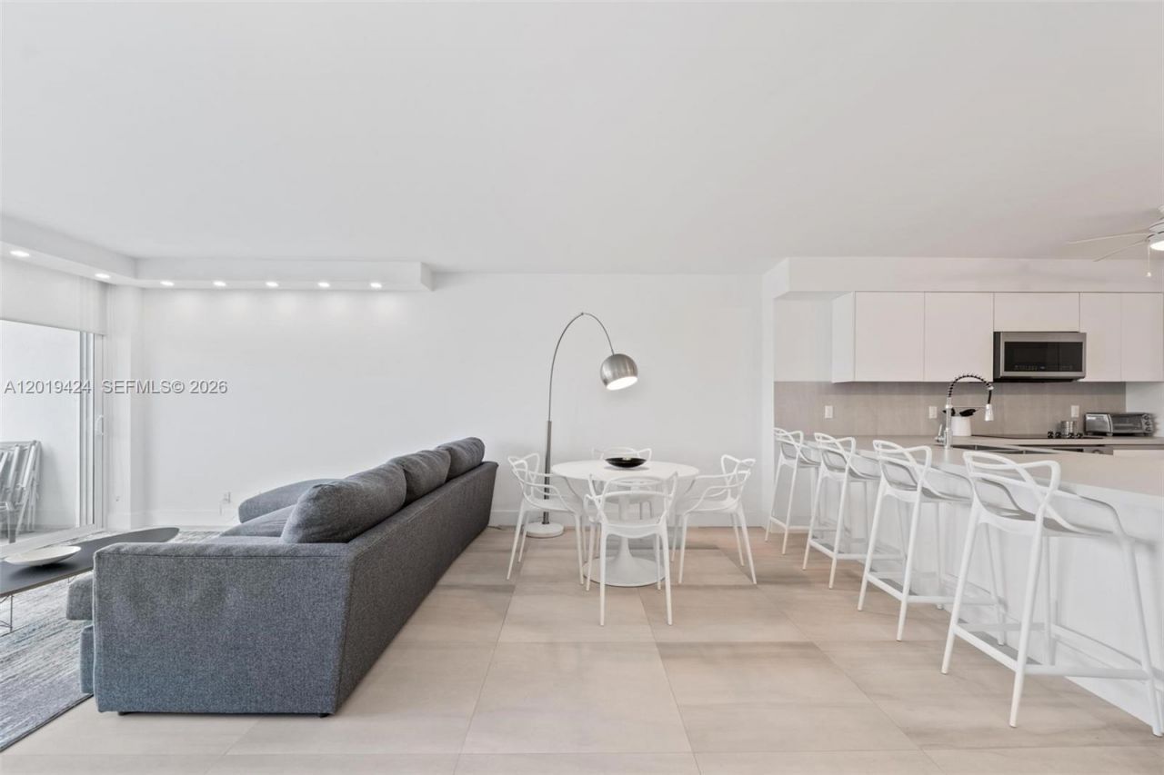 5700 Collins Ave , Unit 7J, Miami Beach, FL 33140 Photo