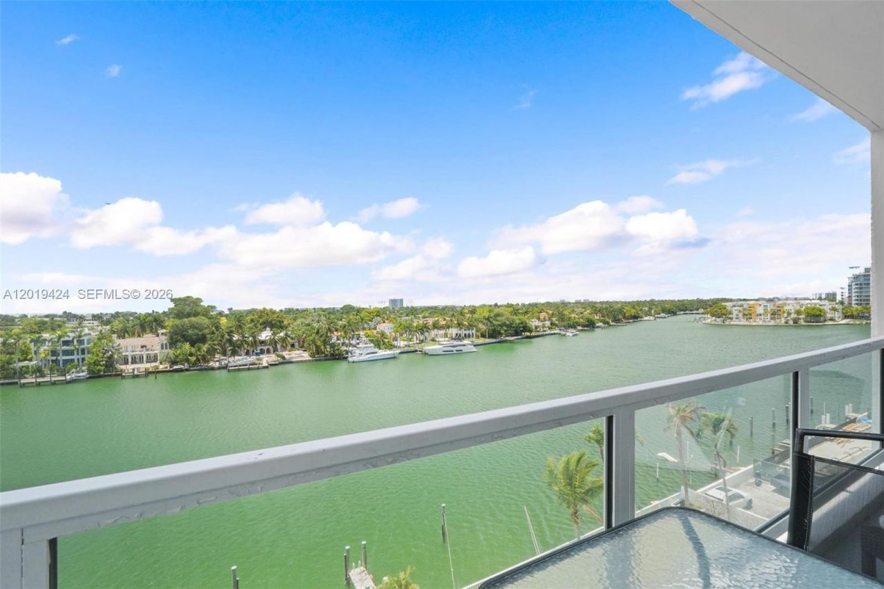 5700 Collins Ave , Unit 7J, Miami Beach, FL 33140 Photo