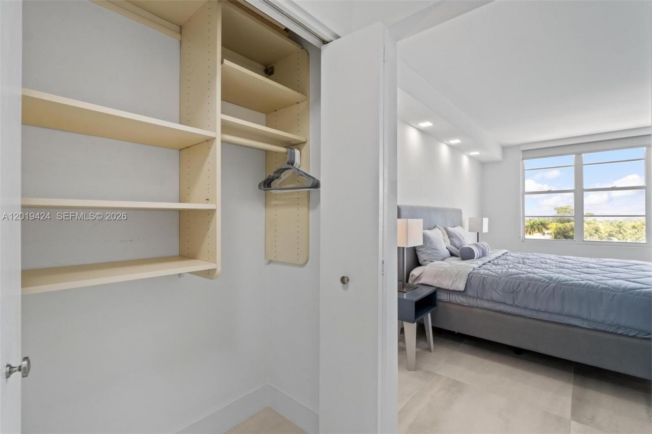 5700 Collins Ave , Unit 7J, Miami Beach, FL 33140 Photo