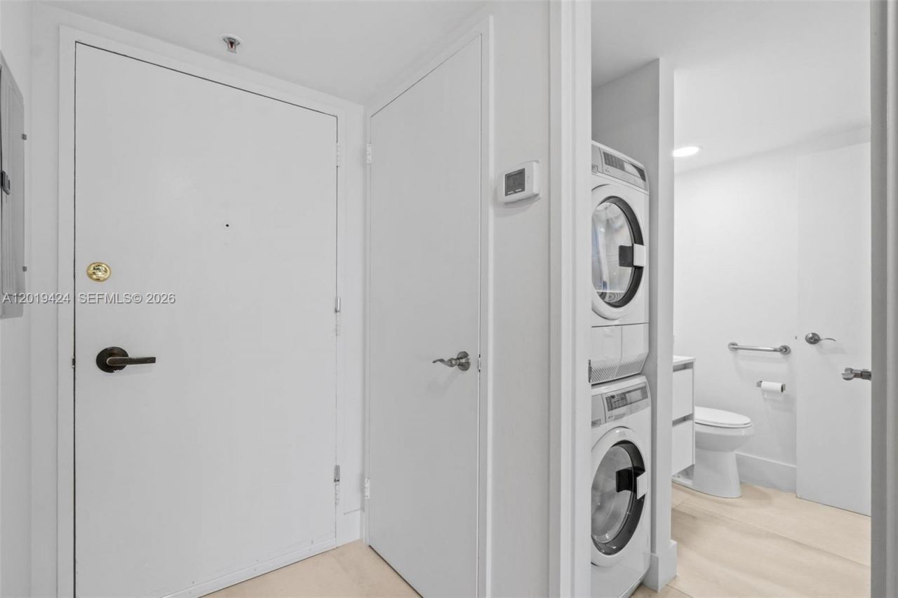 5700 Collins Ave , Unit 7J, Miami Beach, FL 33140 Photo