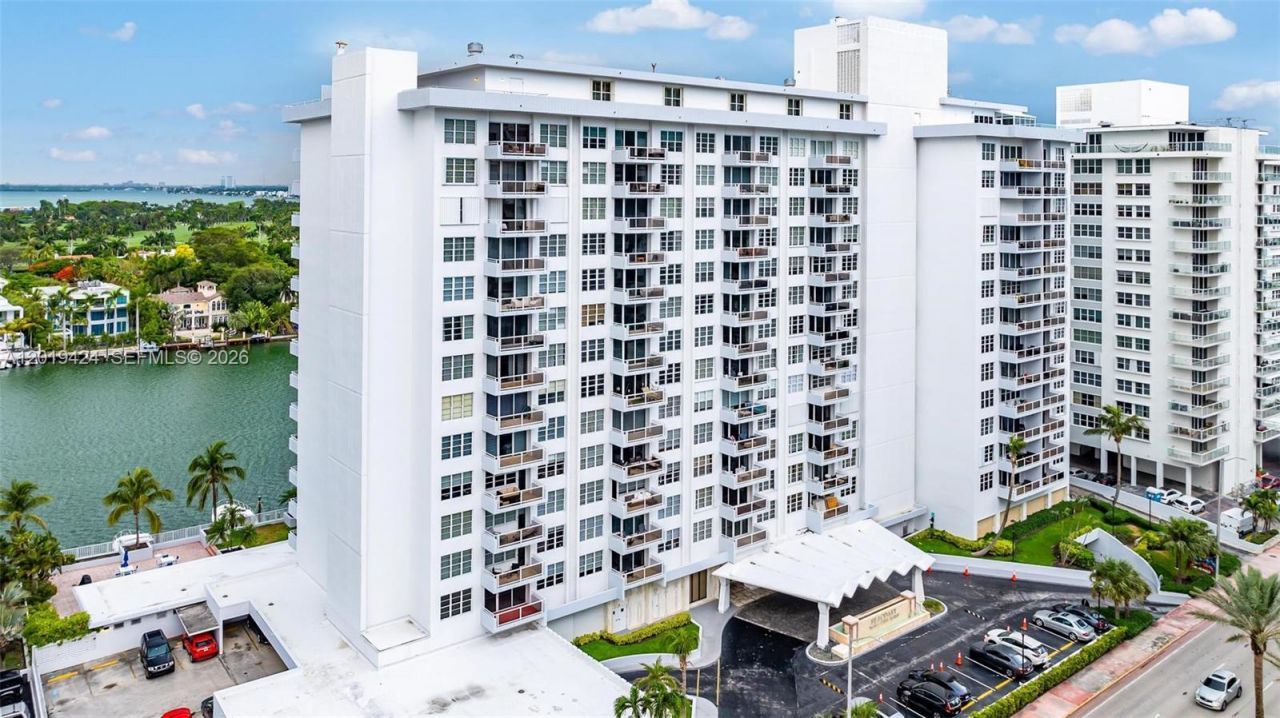 5700 Collins Ave , Unit 7J, Miami Beach, FL 33140 Photo