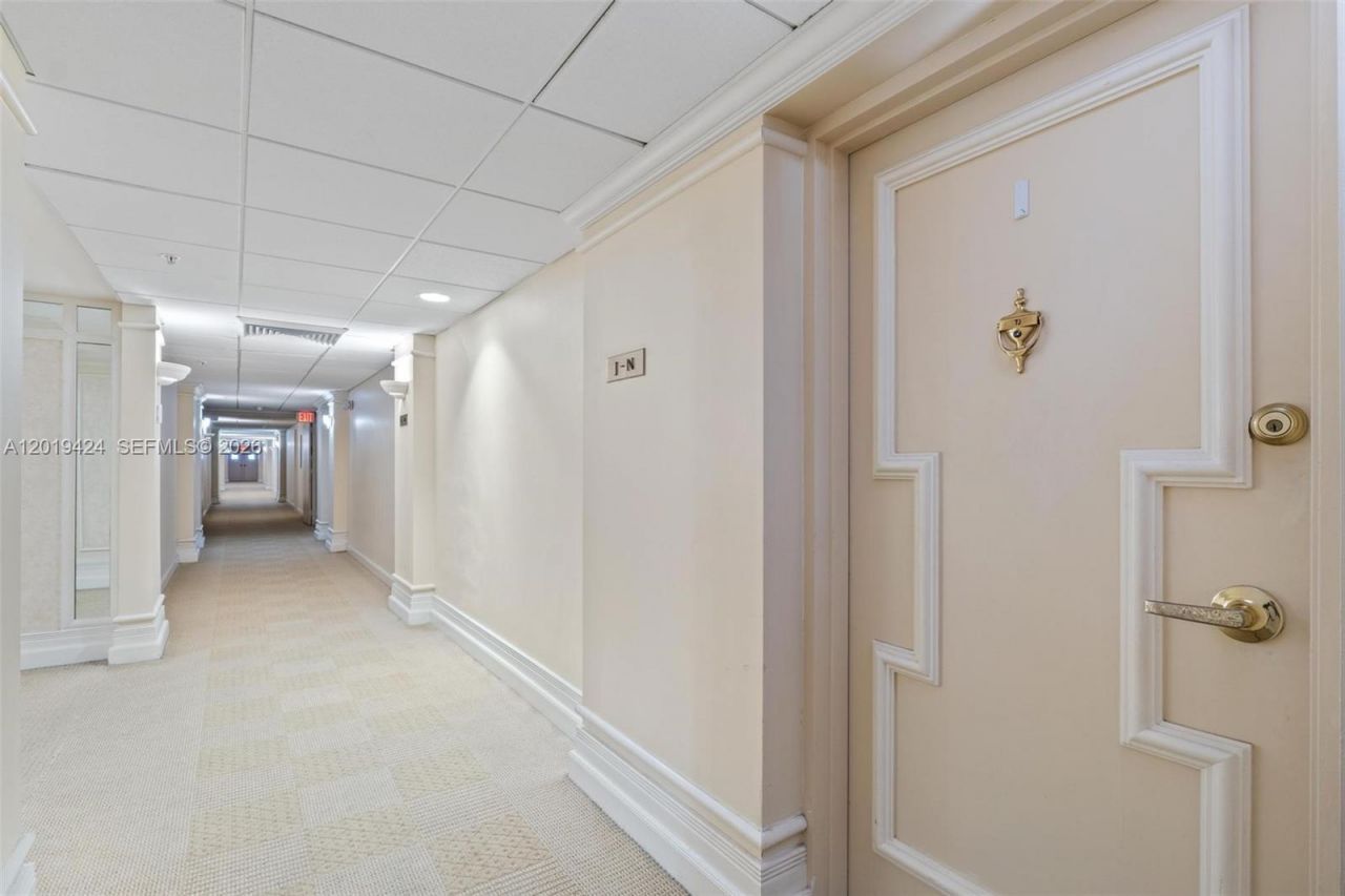 5700 Collins Ave , Unit 7J, Miami Beach, FL 33140 Photo