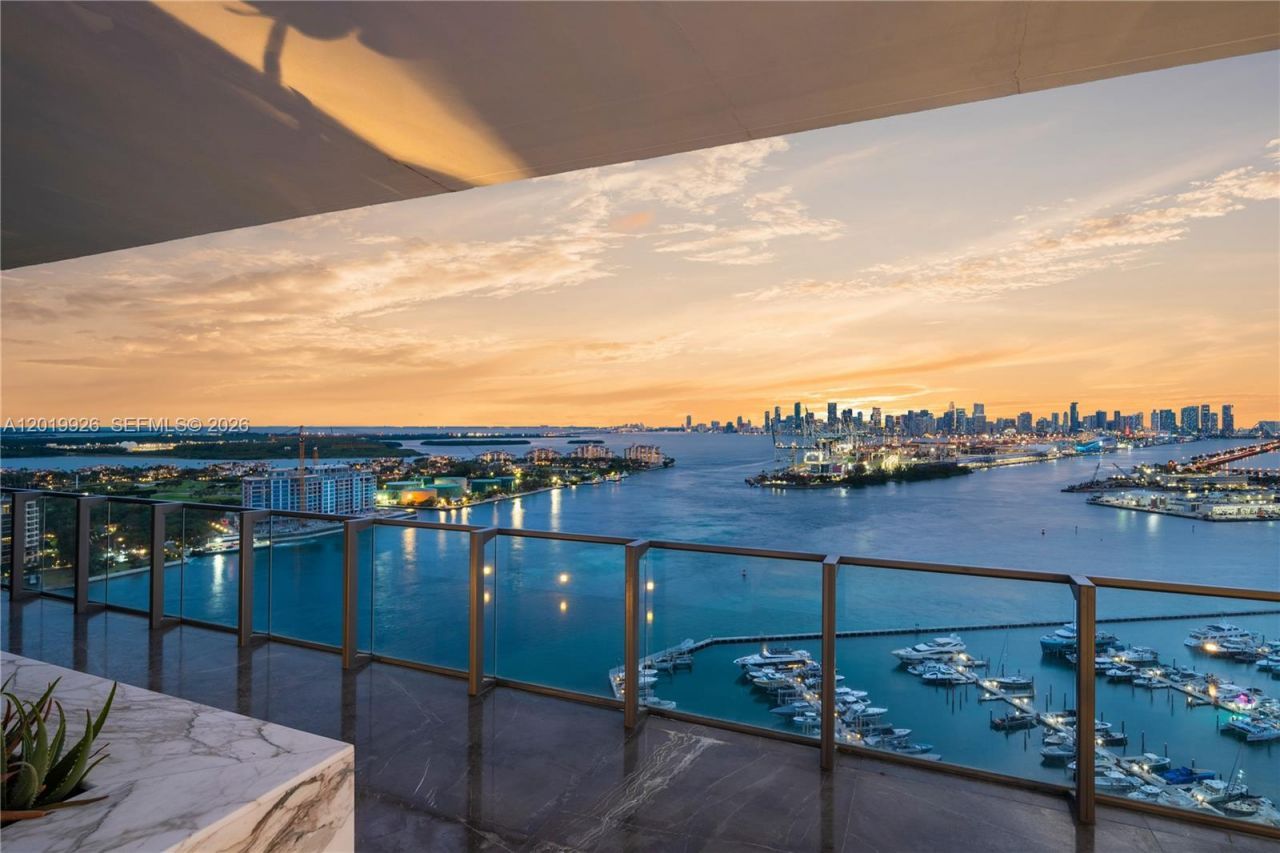 800 S Pointe Dr, Unit Penthouse, Miami Beach, FL 33139 Photo