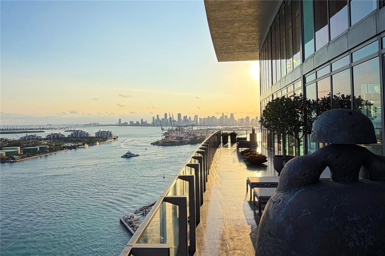 800 S Pointe Dr, Unit Penthouse, Miami Beach, FL 33139 Photo