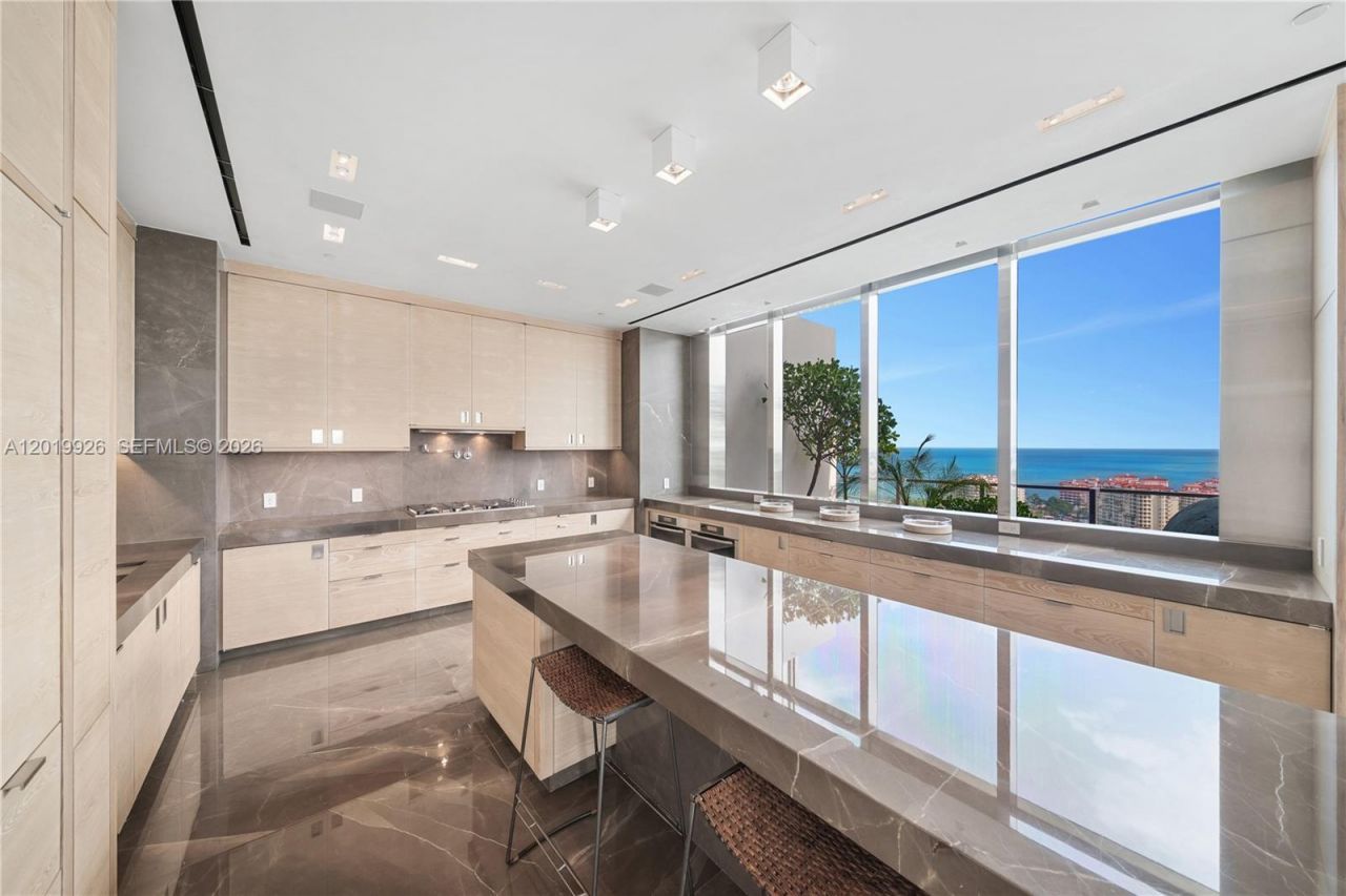 800 S Pointe Dr, Unit Penthouse, Miami Beach, FL 33139 Photo