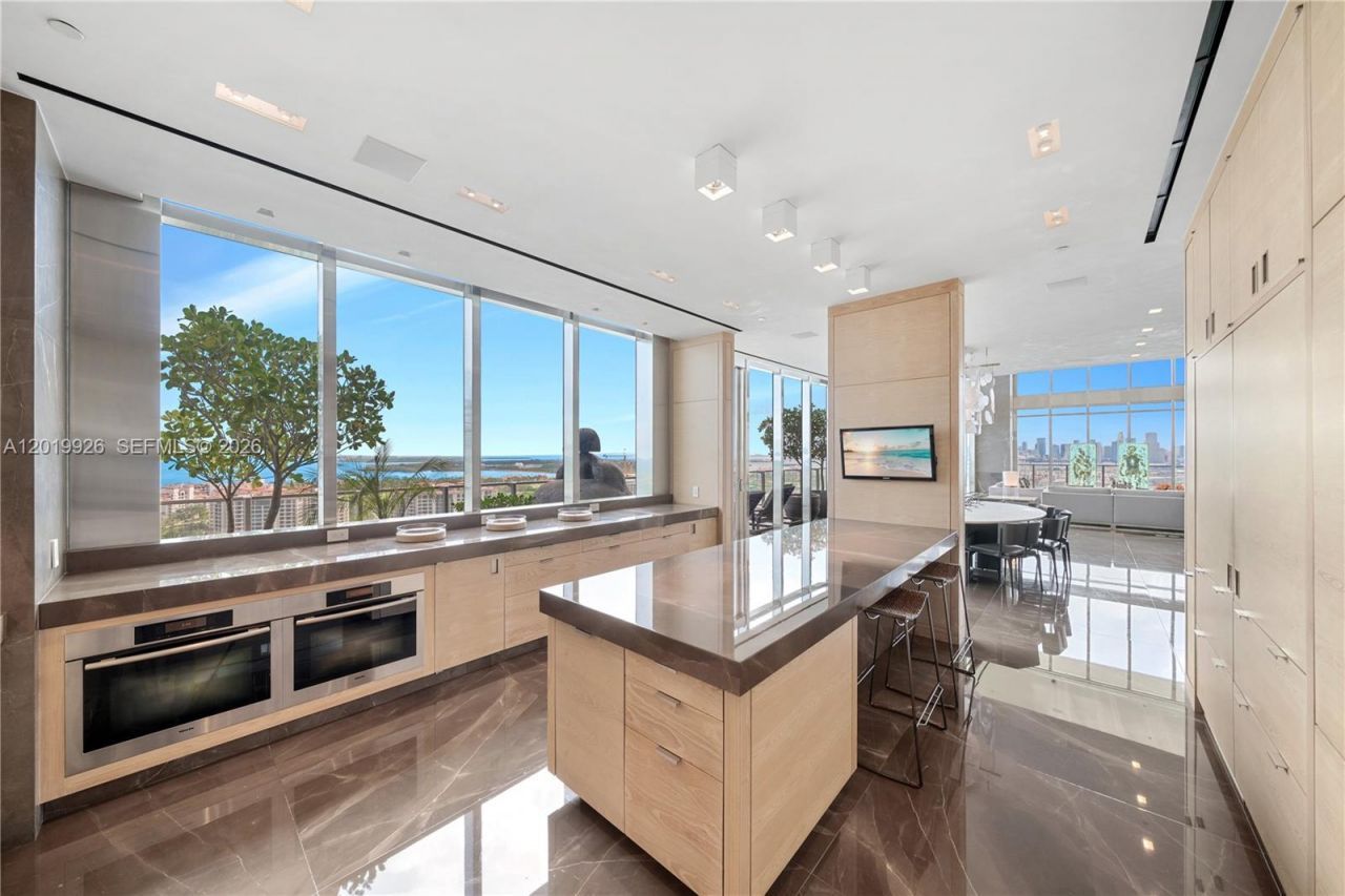800 S Pointe Dr, Unit Penthouse, Miami Beach, FL 33139 Photo