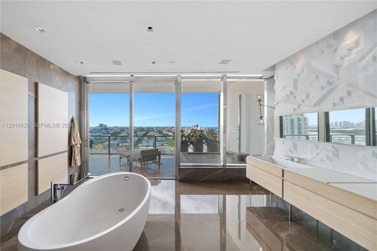 800 S Pointe Dr, Unit Penthouse, Miami Beach, FL 33139 Photo