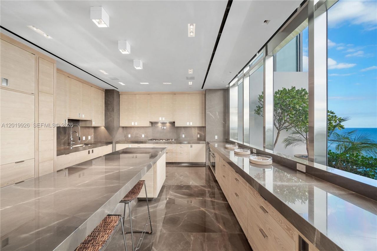 800 S Pointe Dr, Unit Penthouse, Miami Beach, FL 33139 Photo
