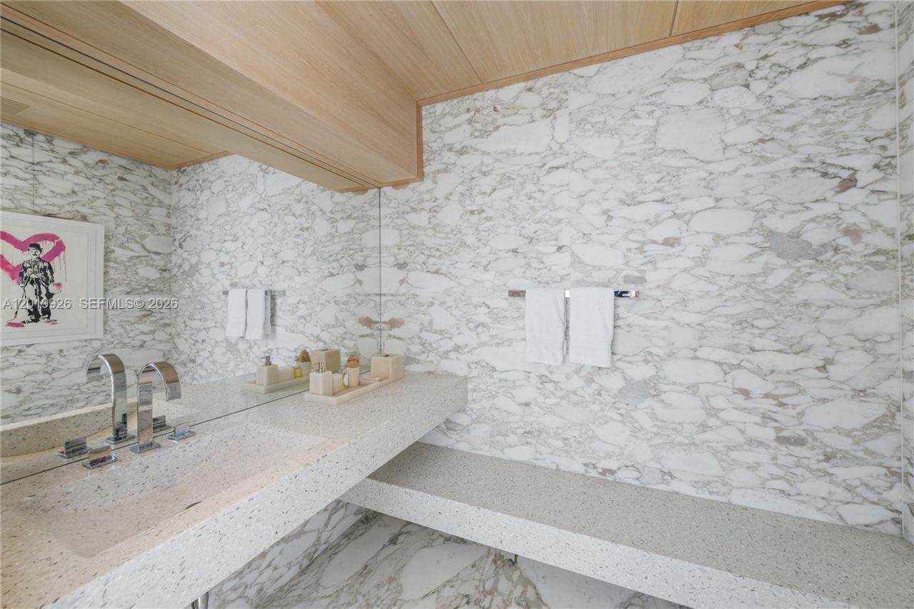 800 S Pointe Dr, Unit Penthouse, Miami Beach, FL 33139 Photo