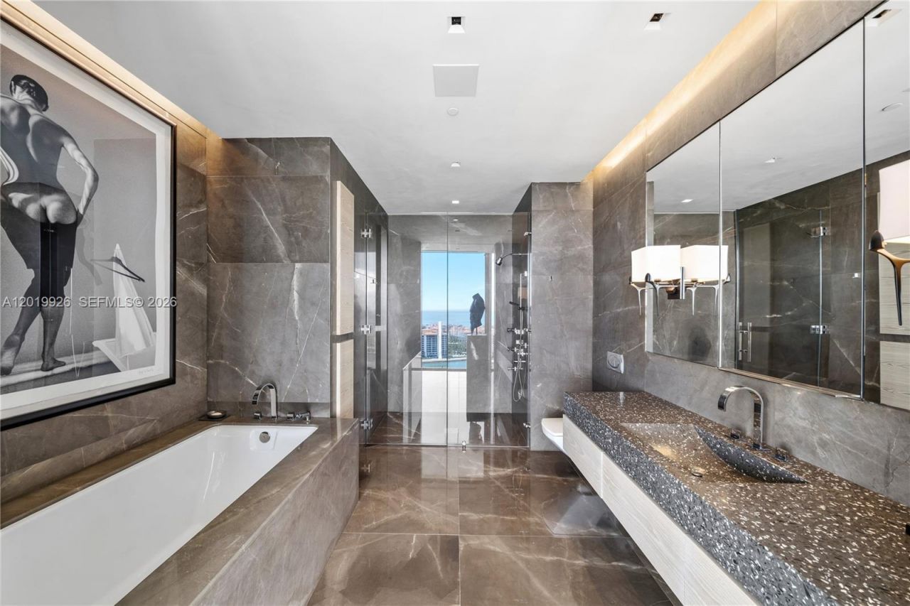 800 S Pointe Dr, Unit Penthouse, Miami Beach, FL 33139 Photo