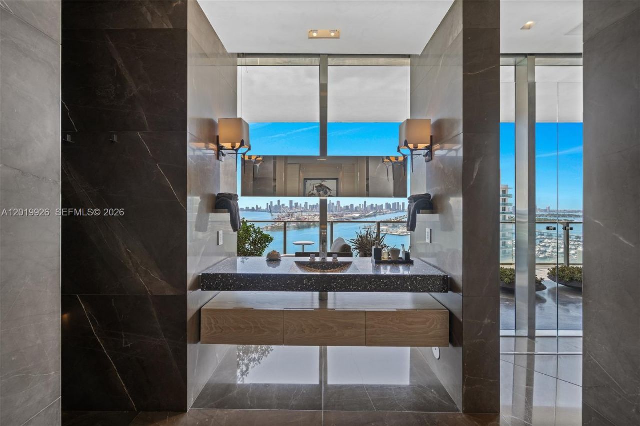 800 S Pointe Dr, Unit Penthouse, Miami Beach, FL 33139 Photo