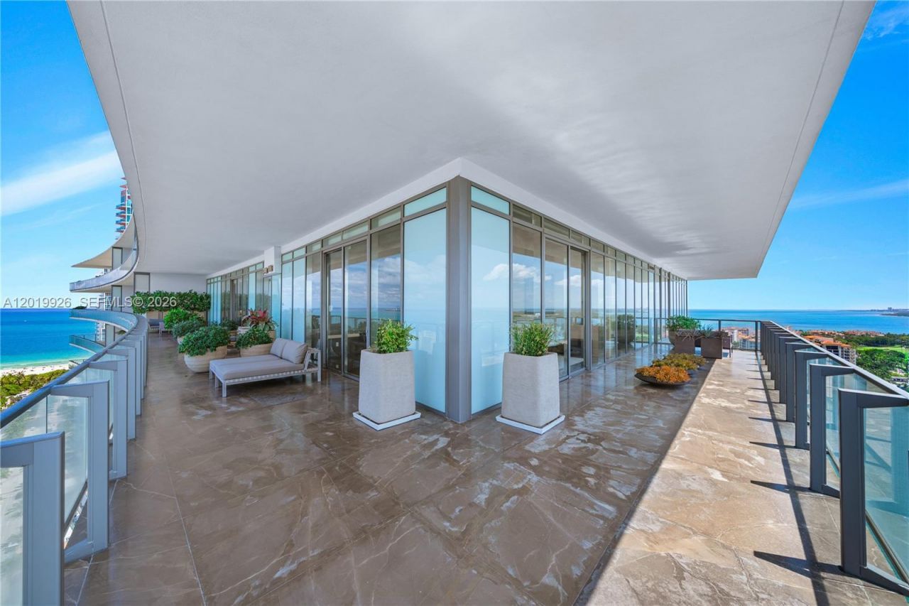 800 S Pointe Dr, Unit Penthouse, Miami Beach, FL 33139 Photo