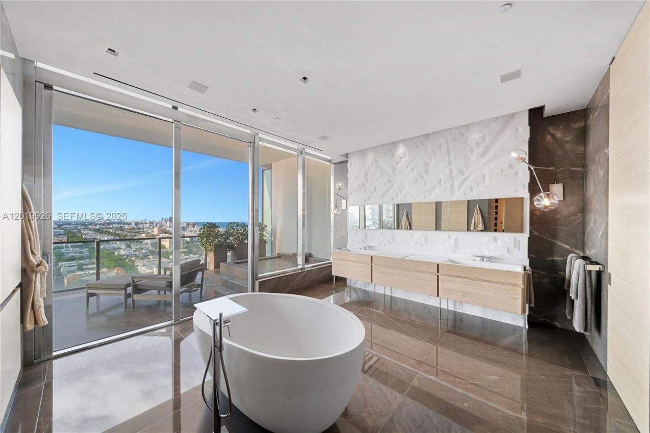 800 S Pointe Dr, Unit Penthouse, Miami Beach, FL 33139 Photo