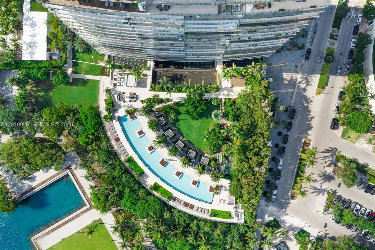 800 S Pointe Dr, Unit Penthouse, Miami Beach, FL 33139 Photo