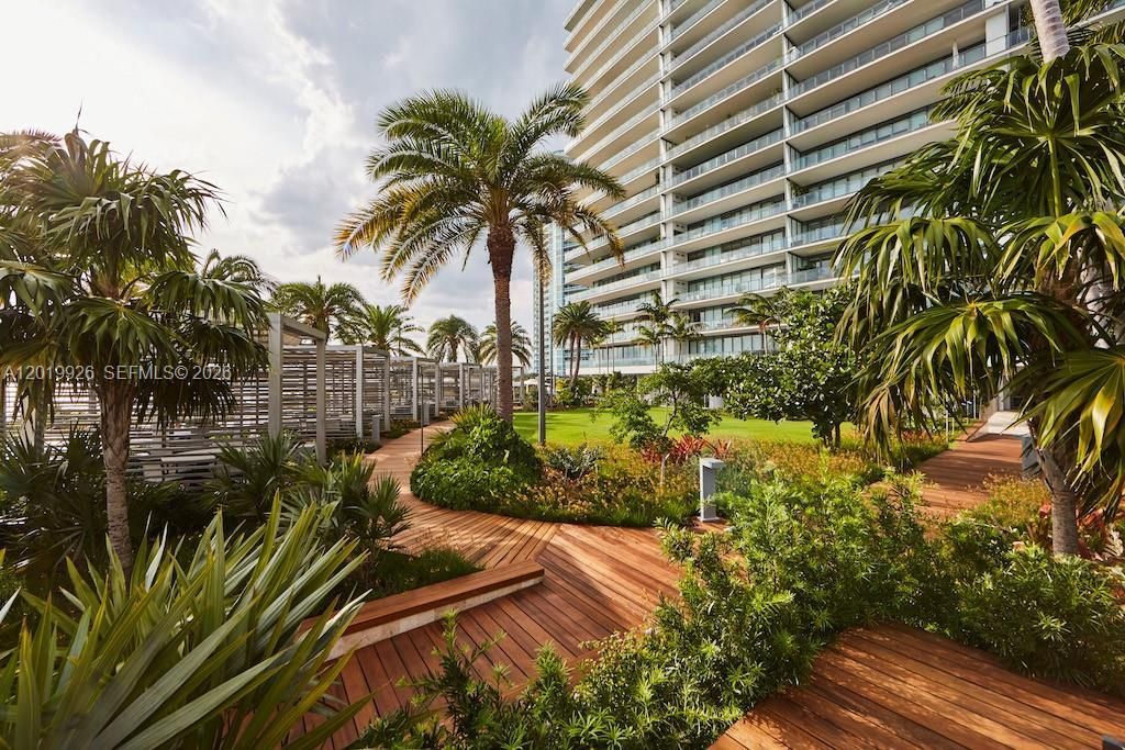 800 S Pointe Dr, Unit Penthouse, Miami Beach, FL 33139 Photo