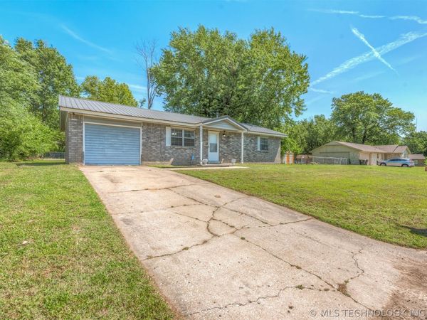 28637 E 137th Street, Coweta, OK 74429