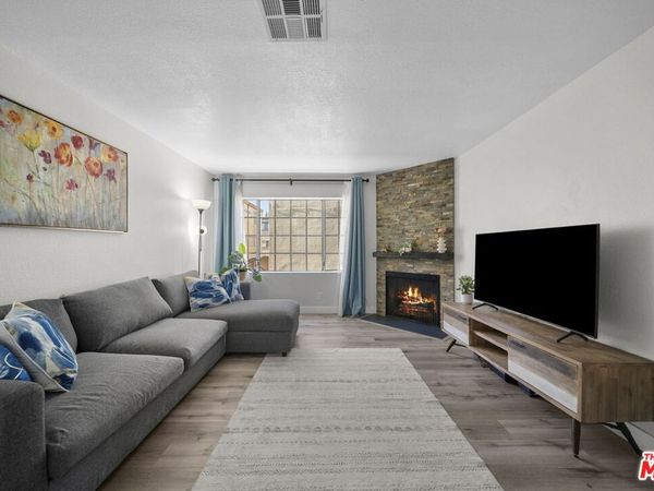 7658 Topanga Canyon Boulevard, Unit 113, Canoga Park, CA 91304