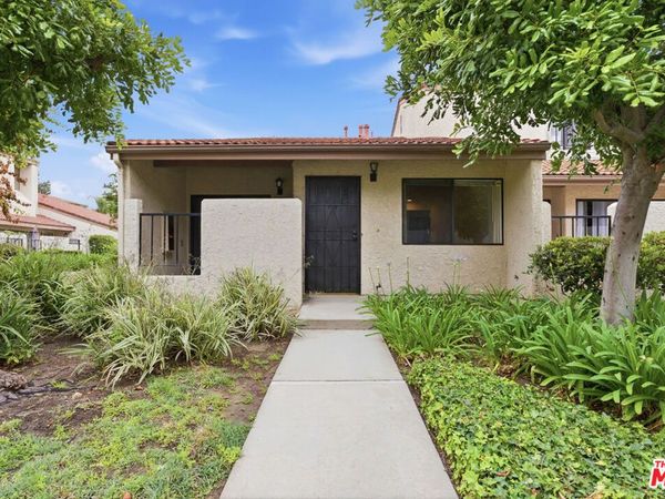 18136 Oxnard Street, Unit 39, Tarzana, CA 91356