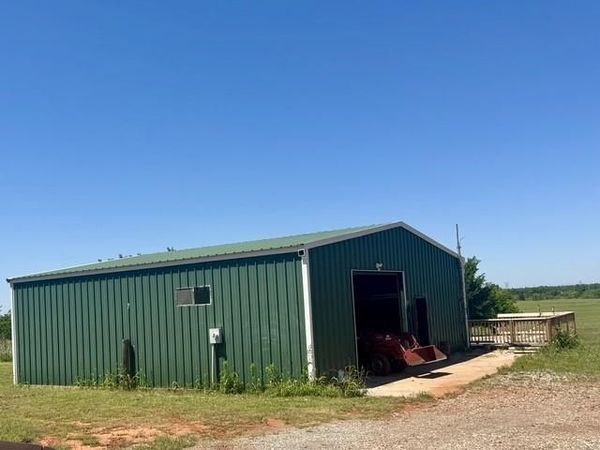 1186 CR 1386 , Chickasha, OK 73018