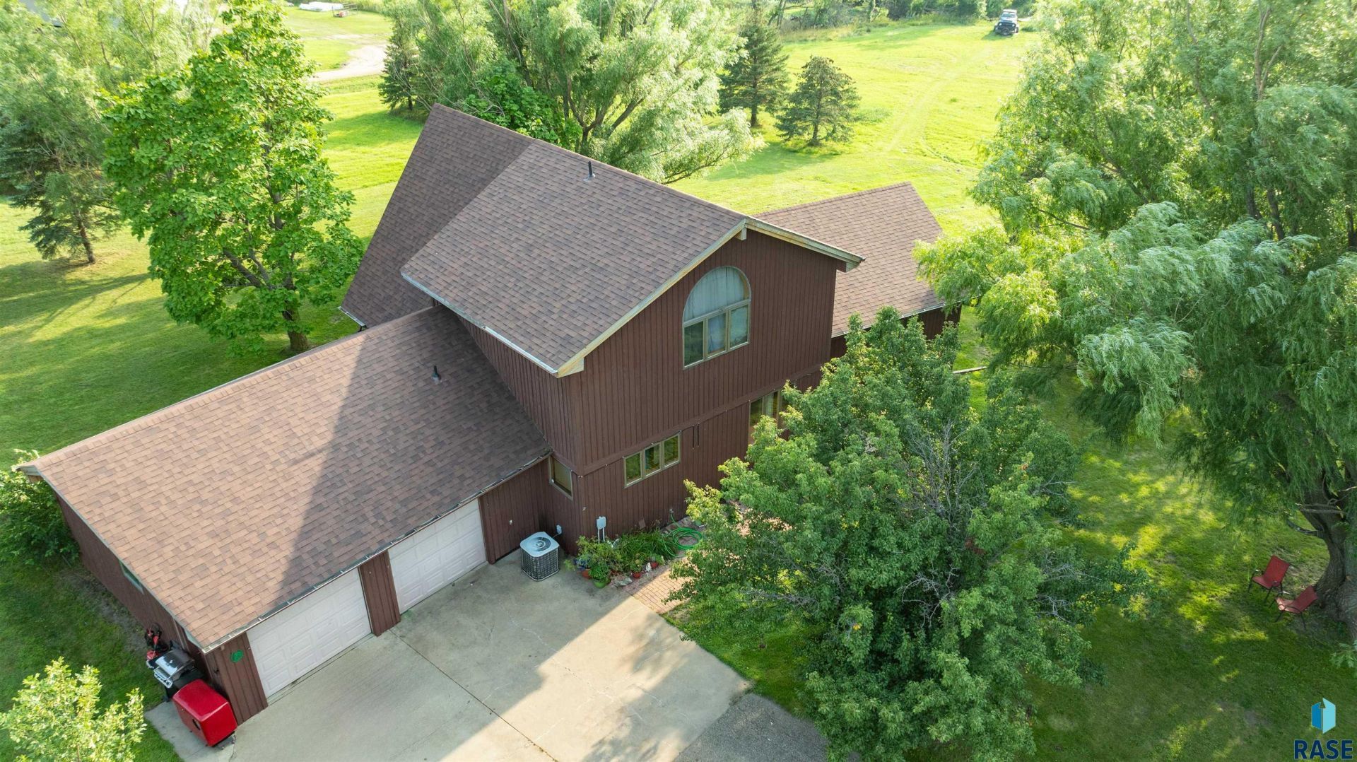 705 E Farmer Ave Howard, SD 57349
