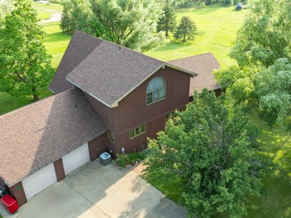 705 E Farmer Ave Howard, SD 57349