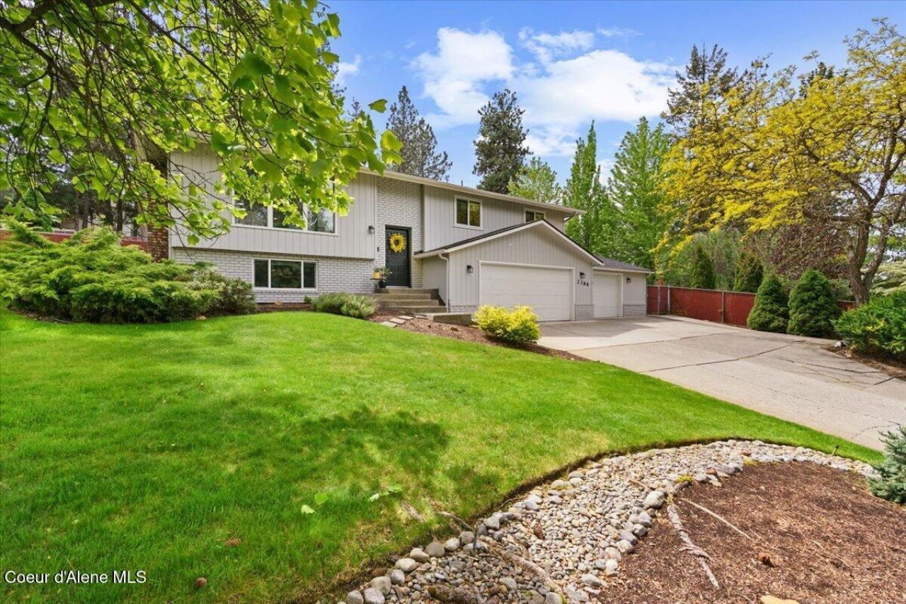 2388 E Lookout DR primary photo