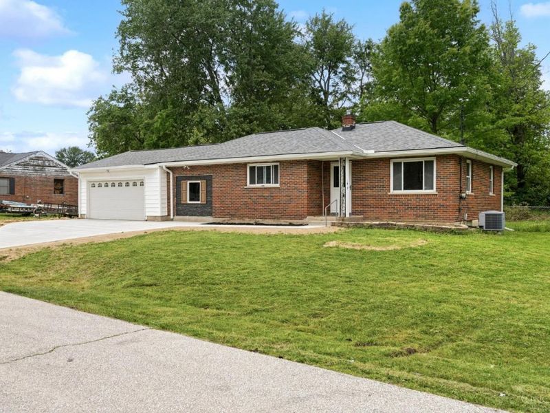 836 Fayebanks Lane, Union Twp, OH 45245 Photo 2