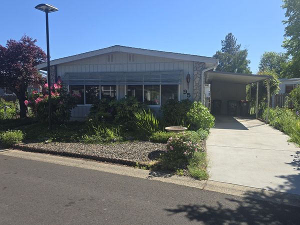 3431 S Pacific Highway, Unit SPC 95, Medford, OR 97501