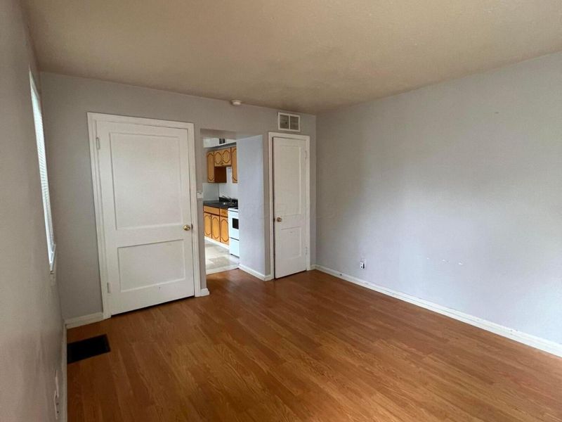 1045 Loretta Avenue, Columbus, OH 43211 Photo 2