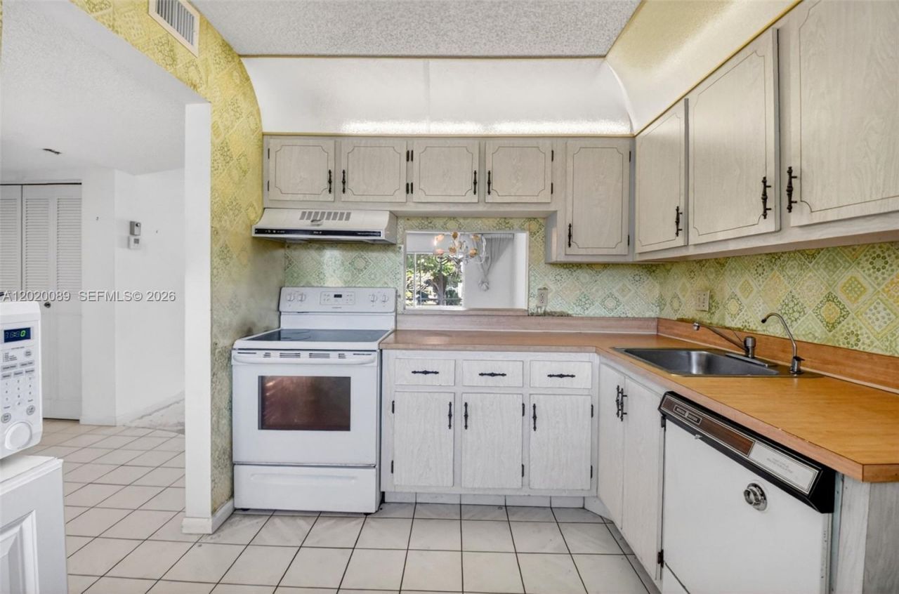 2901 Fiore Way , Unit 2020, Delray Beach, FL 33445 Photo