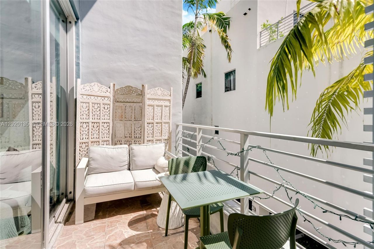 3339 Virginia St, Unit 329, Miami, FL 33133 Photo