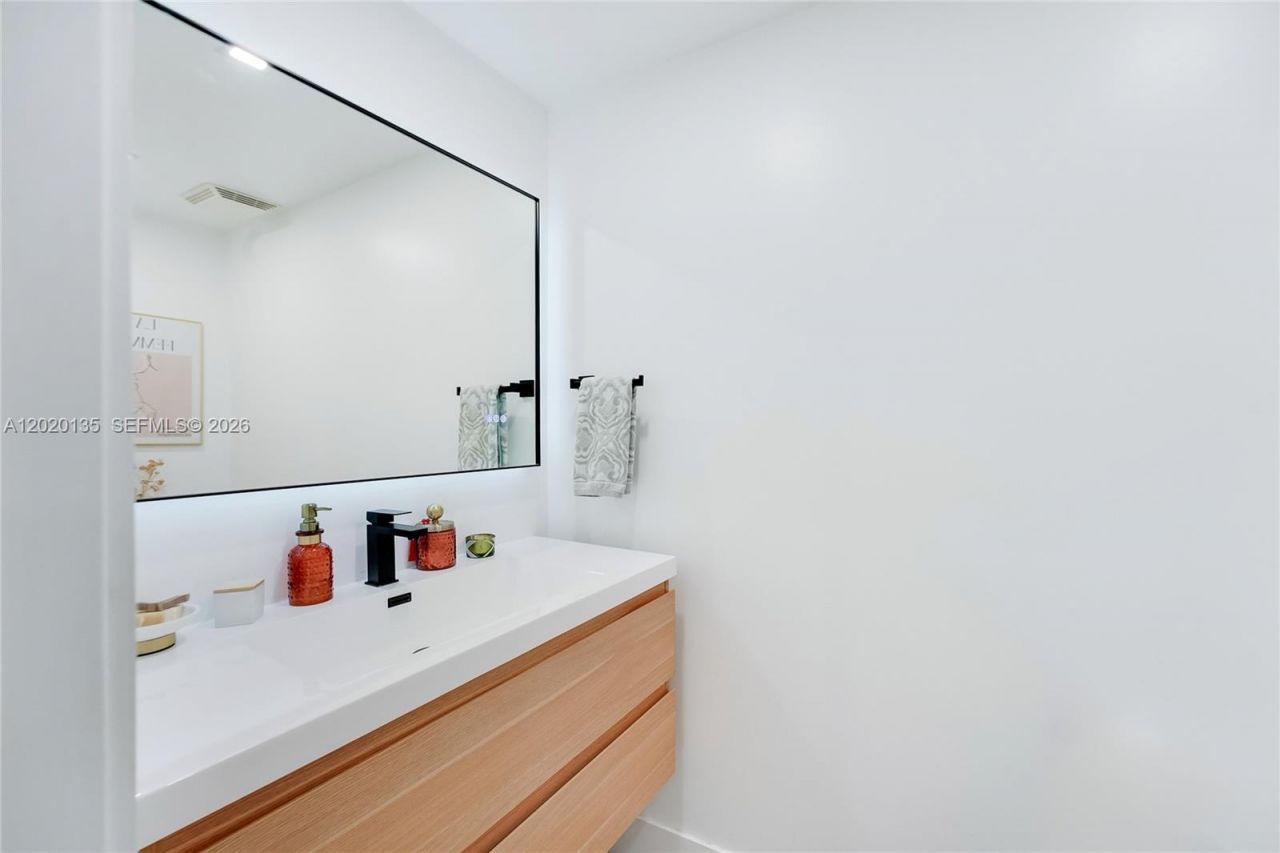 3339 Virginia St, Unit 329, Miami, FL 33133 Photo
