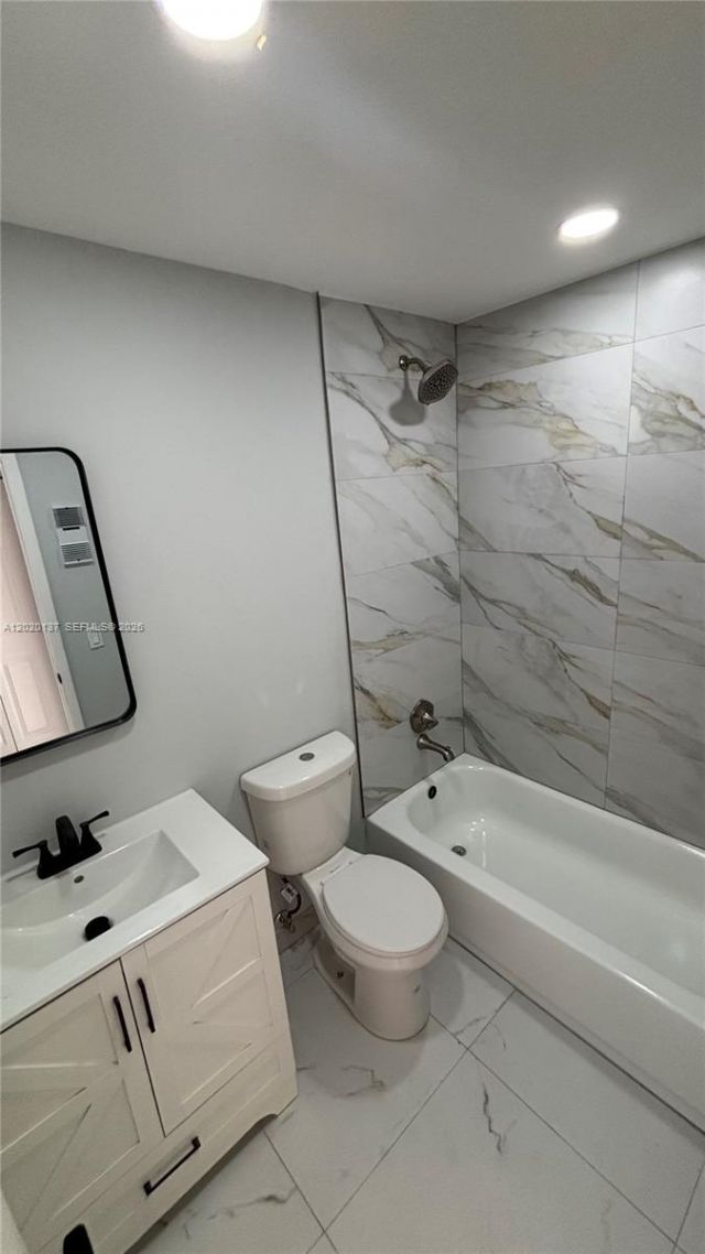 20825 NE 8th Ct, Unit 204-19, Miami, FL 33179 Photo