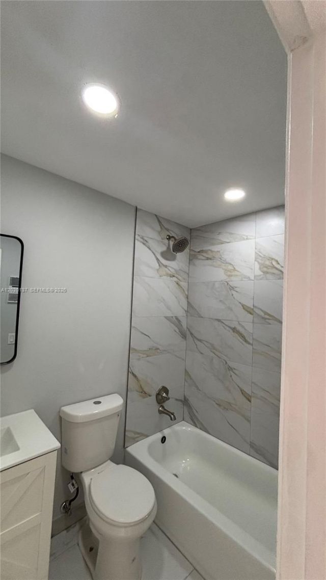 20825 NE 8th Ct, Unit 204-19, Miami, FL 33179 Photo