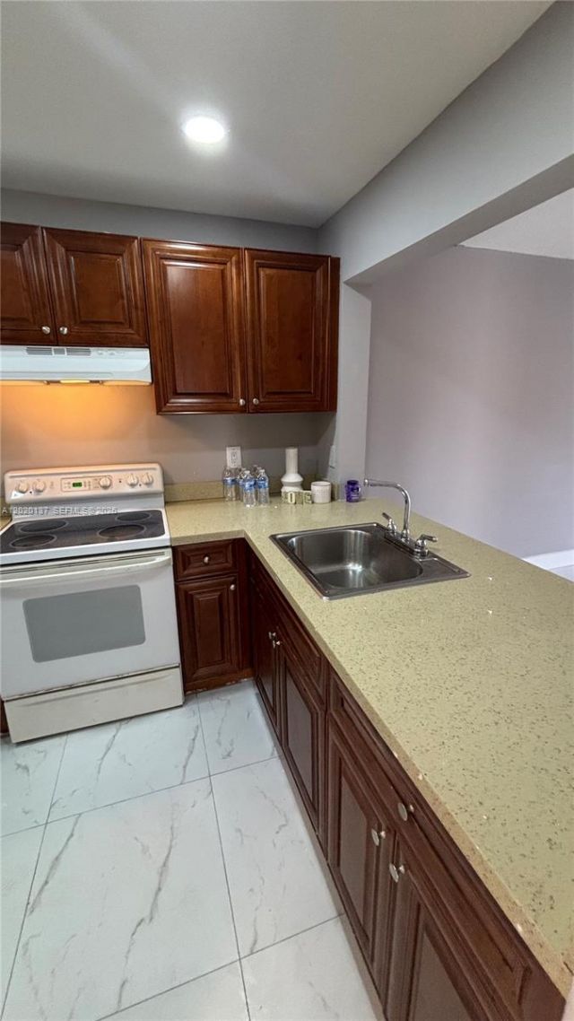 20825 NE 8th Ct, Unit 204-19, Miami, FL 33179 Photo