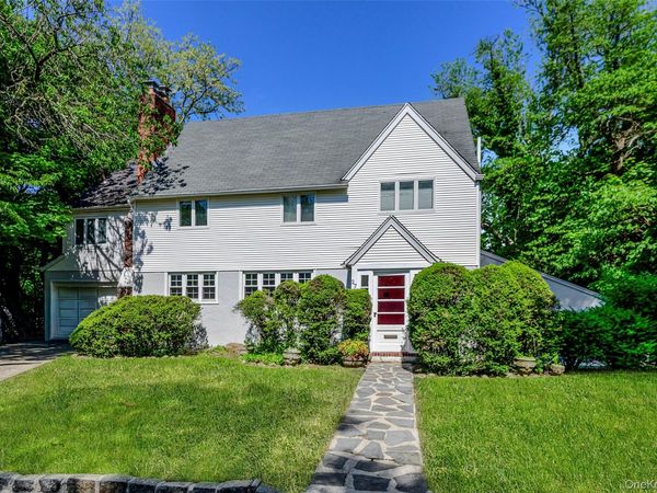 27 Ridge Drive E, Great Neck, NY 11021
