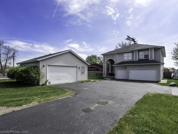 1907 E Grand Avenue , Lindenhurst, IL 60046
