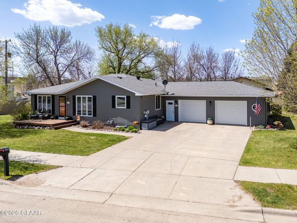 1403 HOVEN Lane , Crookston, MN 56716