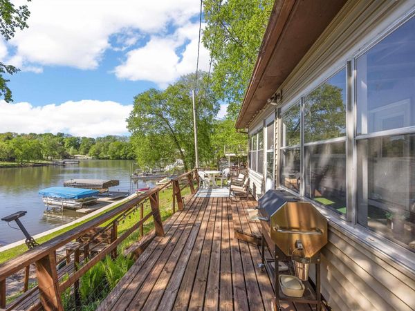 24404 204 Avenue, Manchester, IA 52057