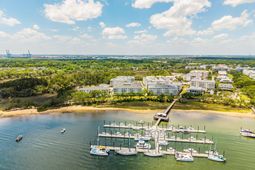 320 Longshore Street photo 4