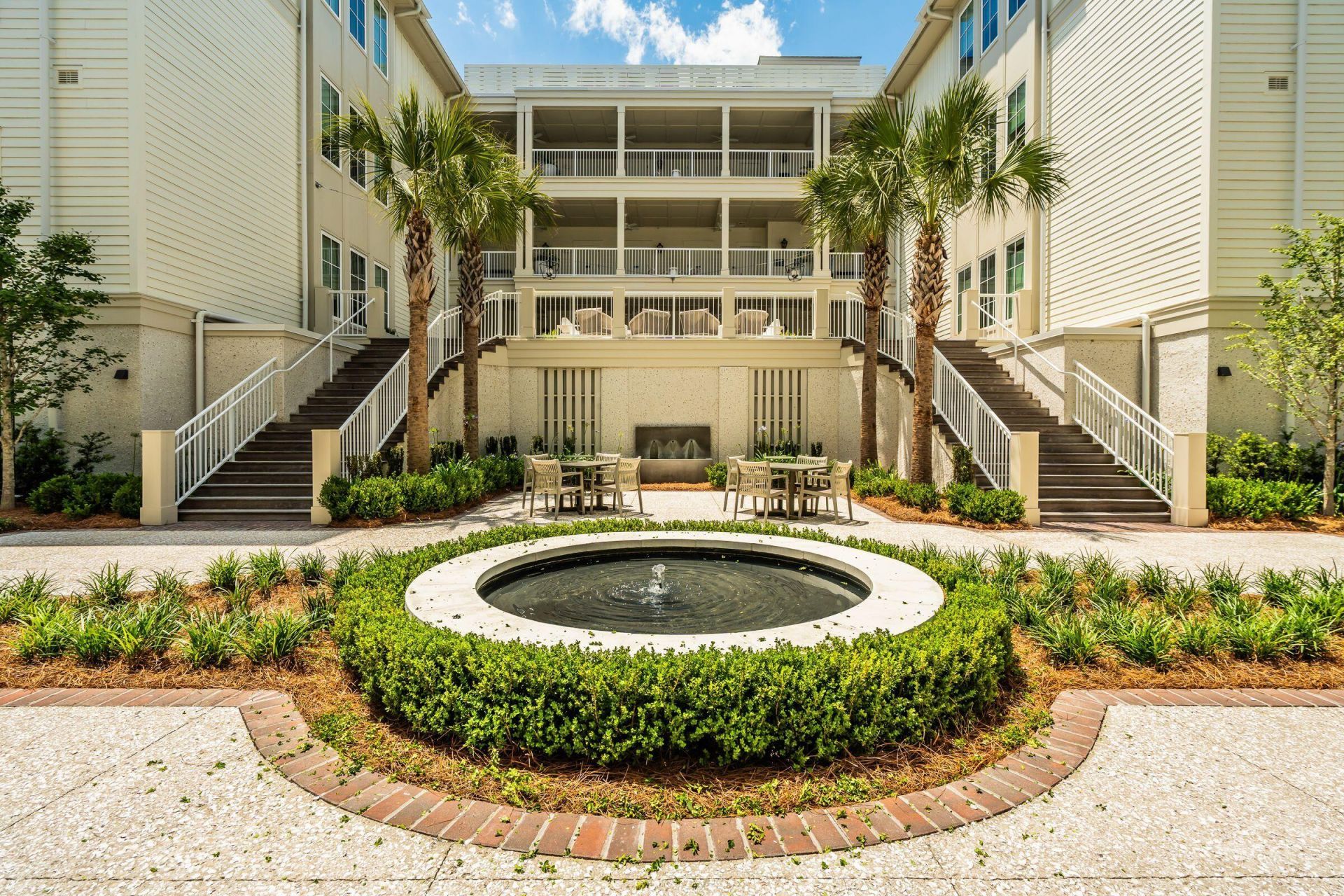 320 Longshore Street Photo 24